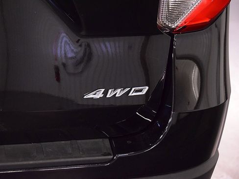 Used 2023 Ford Explorer XLT w/ Equipment Group 202A image 13