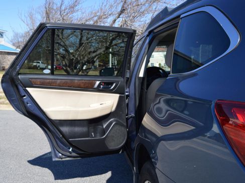 Used 2017 Subaru Outback 2.5i Limited image 15