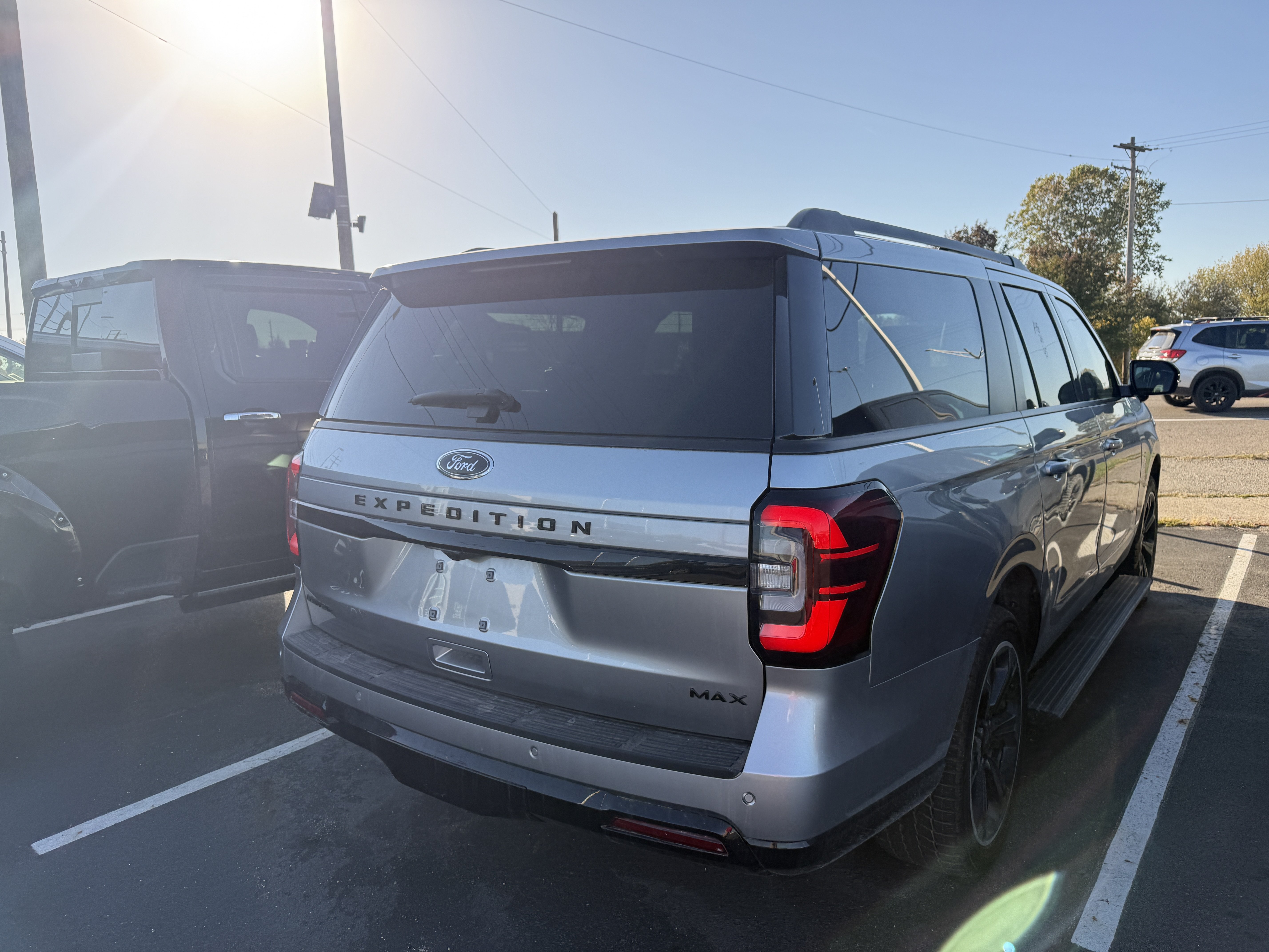 Used 2024 Ford Expedition Max Limited AWD/4WD image 4