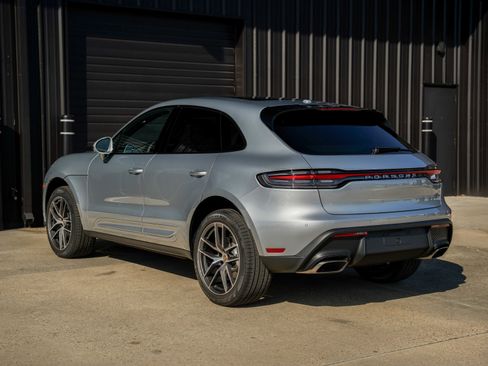 Certified 2025 Porsche Macan image 3