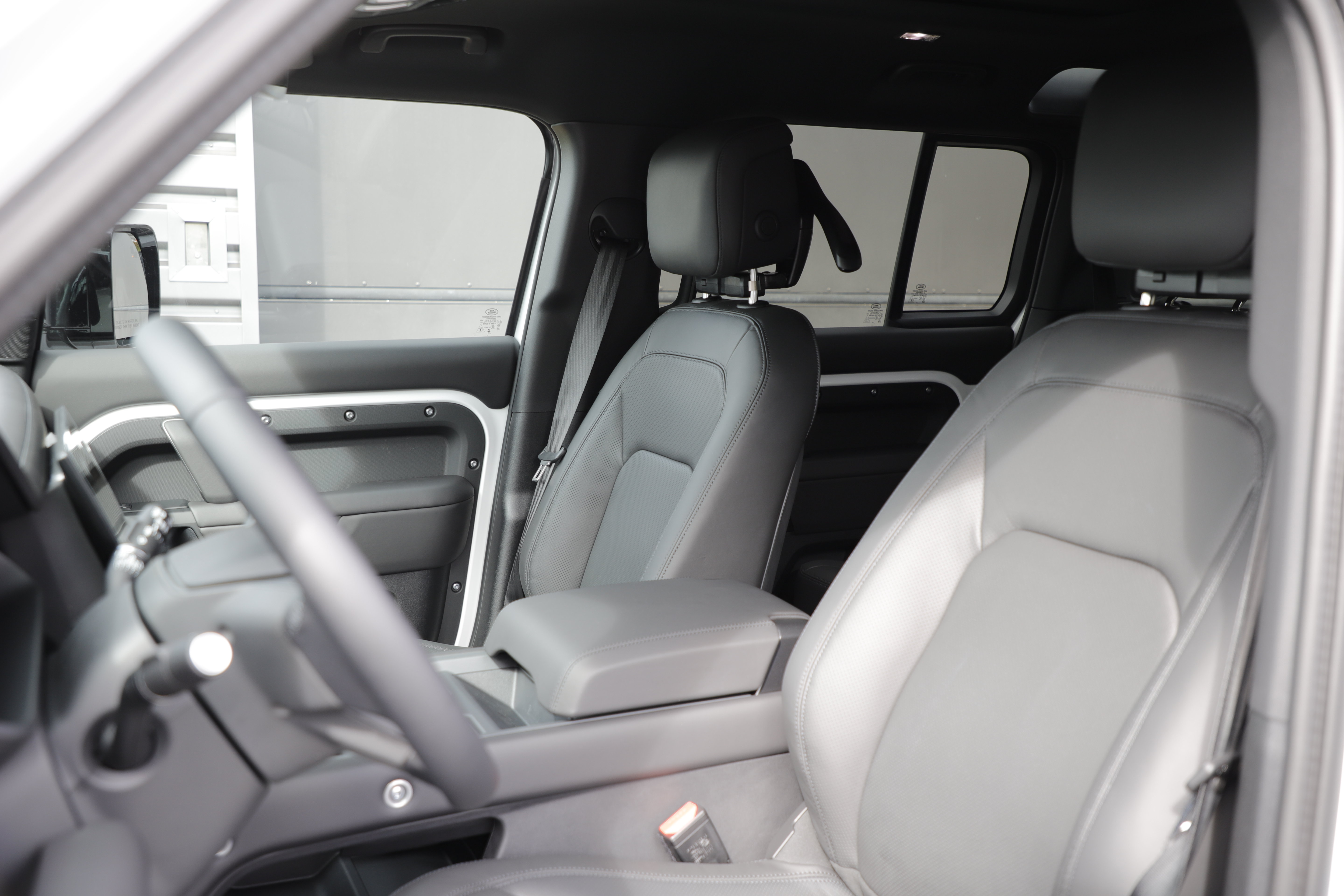 New 2026 Land Rover Defender 110 X-Dynamic SE AWD/4WD image 15