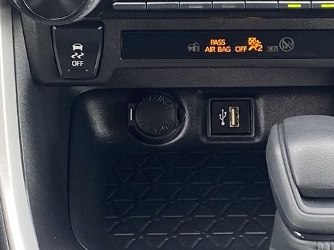 Certified 2025 Toyota RAV4 LE FWD image 33