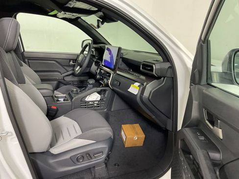 Used 2025 Toyota Tacoma 4x4 Double Cab image 22