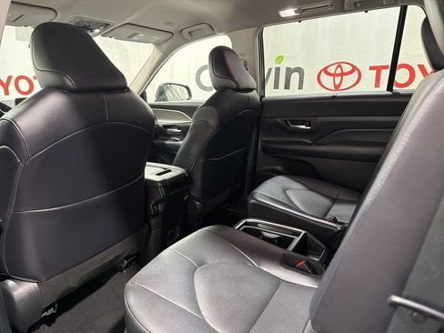 Used 2025 Toyota Grand Highlander AWD image 17