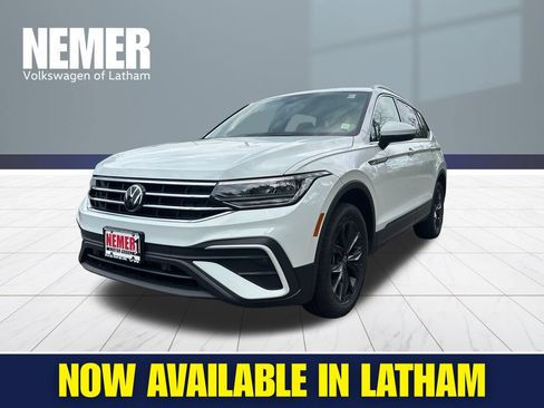 Certified 2024 Volkswagen Tiguan SE AWD/4WD image 1