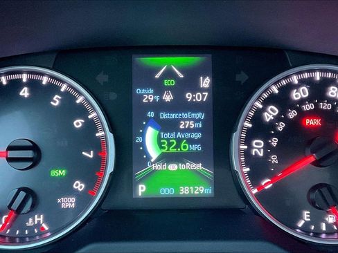 Used 2022 Toyota RAV4 LE image 12