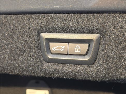 Used 2023 BMW 540i w/ Premium Package image 8