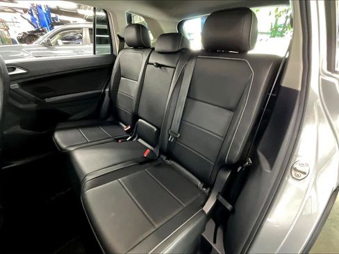 Used 2021 Volkswagen Tiguan SE image 27