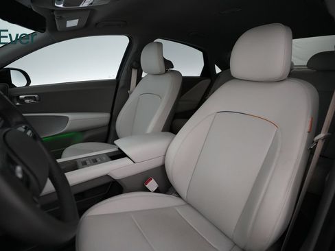 Used 2025 Hyundai Ioniq 6 SEL RWD image 4