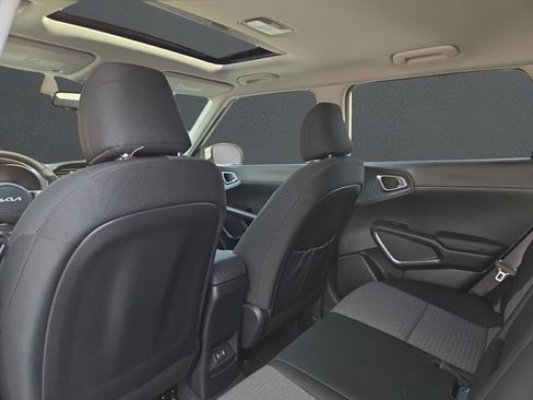 Used 2025 Kia Soul EX image 18