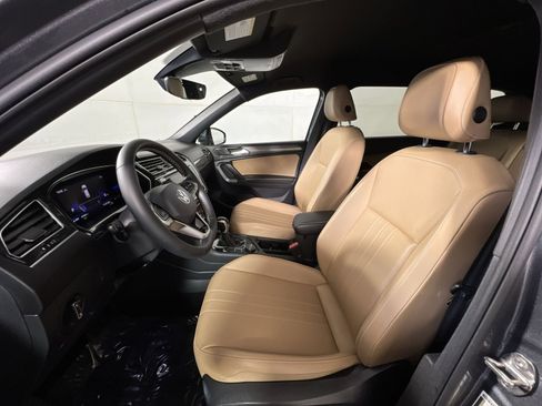 Used 2022 Volkswagen Tiguan SE image 13