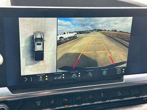 Used 2025 Chevrolet Silverado 2500 LTZ w/ LTZ Premium Package image 17