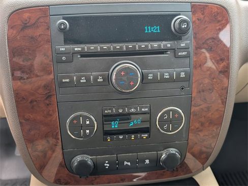 Used 2011 Chevrolet Suburban LT w/ Luxury Package image 19