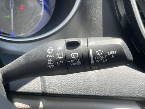 Used 2023 Chrysler Pacifica Touring-L FWD image 23