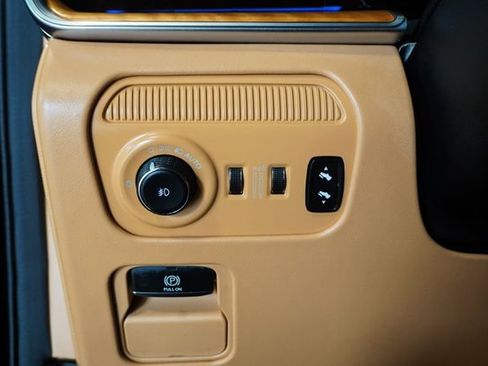 Used 2024 Jeep Grand Wagoneer Series III image 23