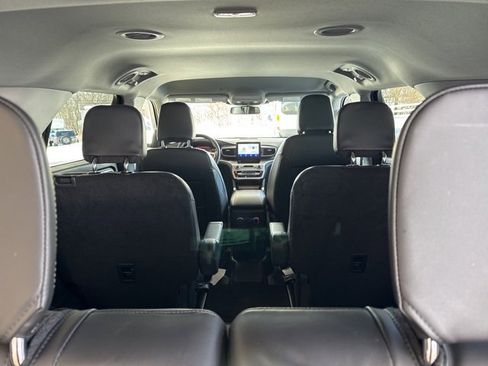 Used 2022 Ford Explorer XLT w/ Equipment Group 202A image 32