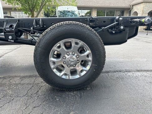 New 2024 RAM 3500 Tradesman image 27