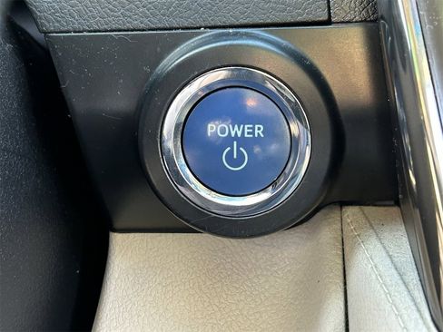 Used 2012 Toyota Camry LE image 8