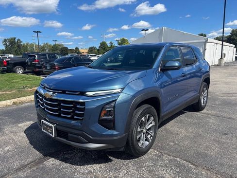 Used 2026 Chevrolet Equinox LT w/ Convenience Package II FWD image 3
