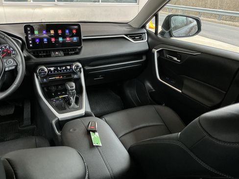 Used 2022 Toyota RAV4 XLE Premium FWD image 15