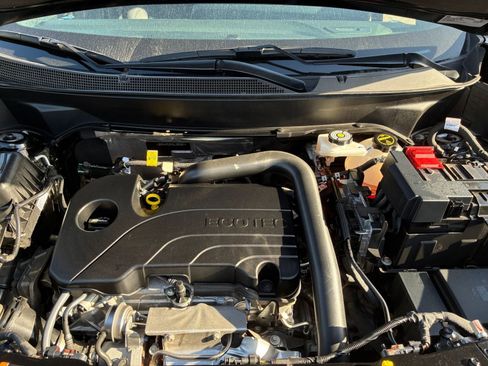 Used 2025 Chevrolet Equinox LT image 32