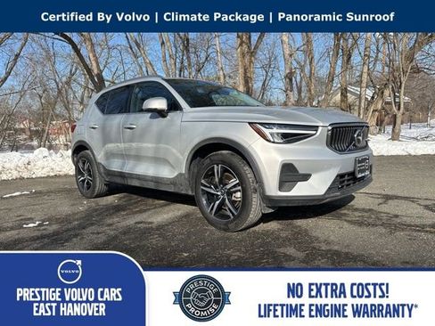 Certified 2025 Volvo XC40 B5 Core image 1