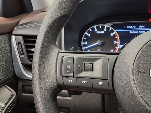 Used 2023 Nissan Rogue SV FWD image 29