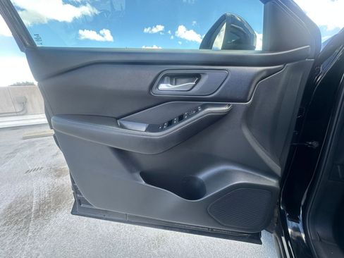 Used 2024 Nissan Rogue SV image 18