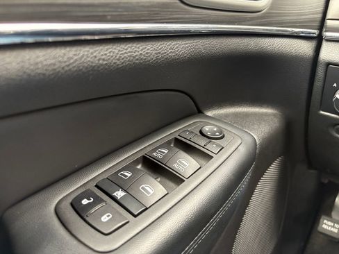 Used 2022 Jeep Grand Cherokee Limited image 12