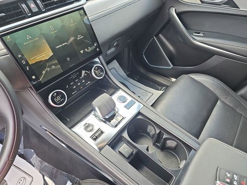Used 2024 Jaguar F-PACE R-Dynamic S AWD/4WD image 30