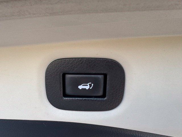 Used 2017 Nissan Rogue SL w/ SL Premium Package FWD image 14