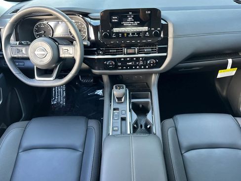 New 2025 Nissan Pathfinder SL image 4