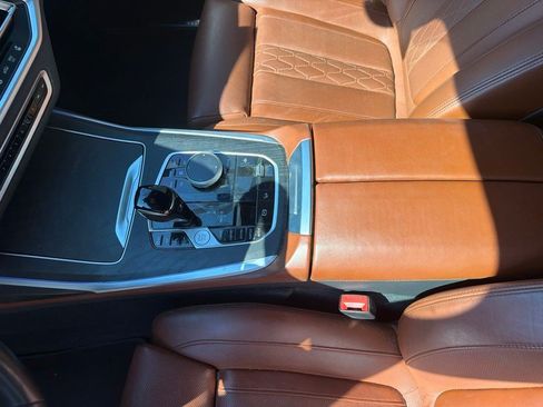 Used 2022 BMW X7 M50i AWD/4WD image 19
