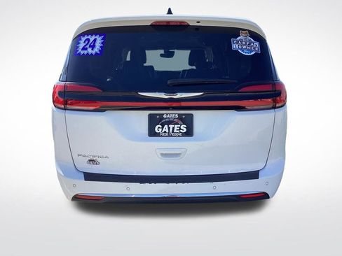 Used 2024 Chrysler Pacifica Touring-L FWD image 10