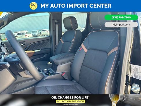 Used 2025 GMC Canyon AT4 w/ AT4 Premium Package AWD/4WD image 14