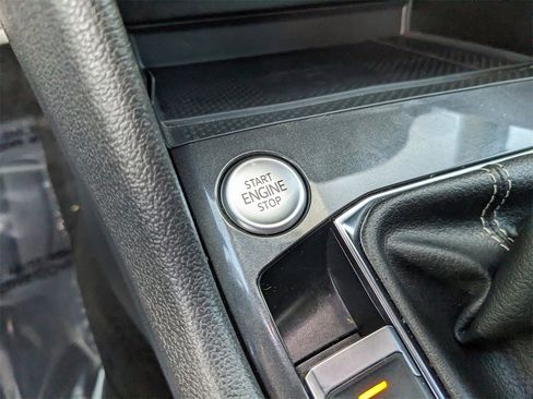 Certified 2023 Volkswagen Tiguan SE R-Line image 22