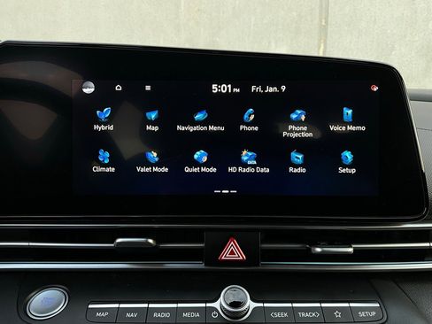 Used 2025 Hyundai Elantra Limited image 33