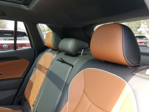 New 2026 Volkswagen Tiguan SEL R-Line image 9