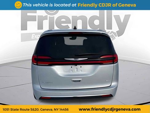 New 2026 Chrysler Pacifica Select image 6