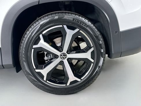 New 2026 Volkswagen Tiguan SE image 28