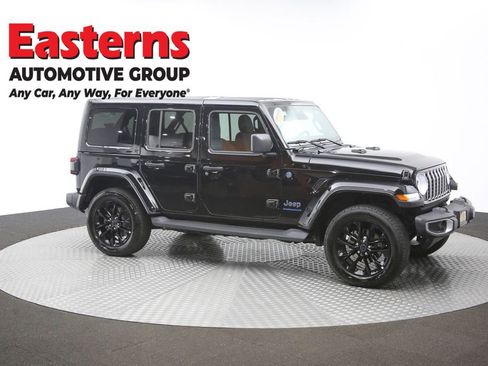 Used 2025 Jeep Wrangler Unlimited Sahara AWD/4WD image 43