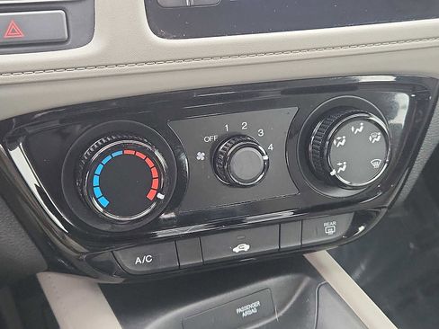 Certified 2017 Honda HR-V LX image 15