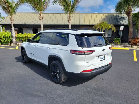 Used 2023 Jeep Grand Cherokee L Limited w/ Black Appearance Package image 8