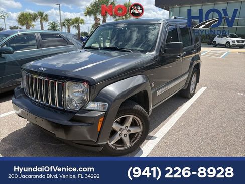 Used 2011 Jeep Liberty Limited w/ Comfort/Convenience Group AWD/4WD image 3