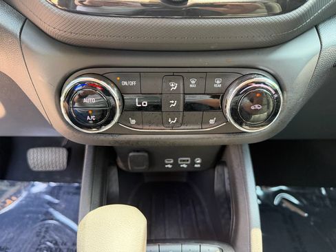 Used 2023 Chevrolet TrailBlazer LT w/ Convenience Package FWD image 23