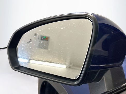 Used 2024 Volkswagen Taos SE AWD/4WD image 16