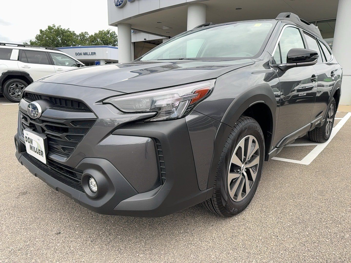 Used 2025 Subaru Outback Premium AWD/4WD image 3