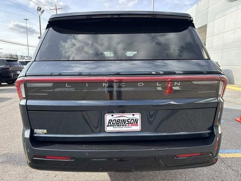 New 2026 Lincoln Navigator L Reserve AWD/4WD image 4