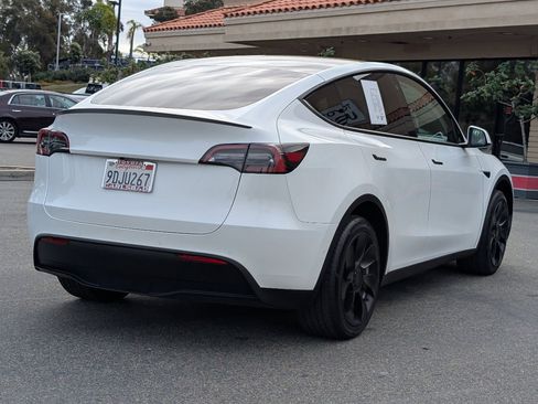 Used 2022 Tesla Model Y Long Range image 13