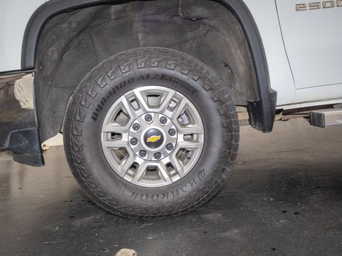 Used 2020 Chevrolet Silverado 2500 LT AWD/4WD image 8